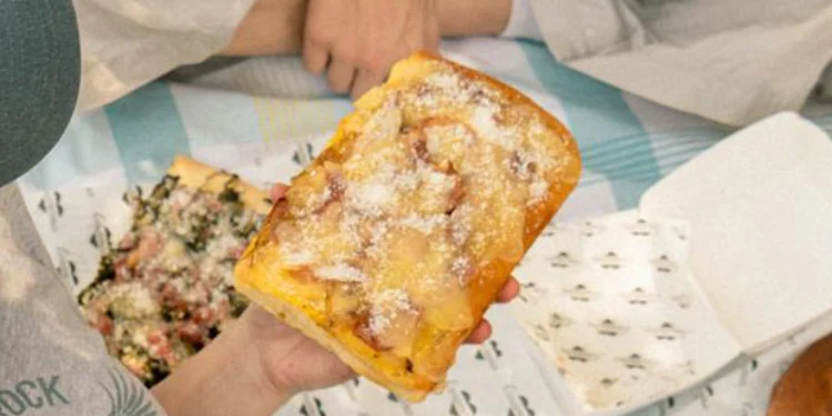 Pizza al taglio de L’Arancina en un picnic